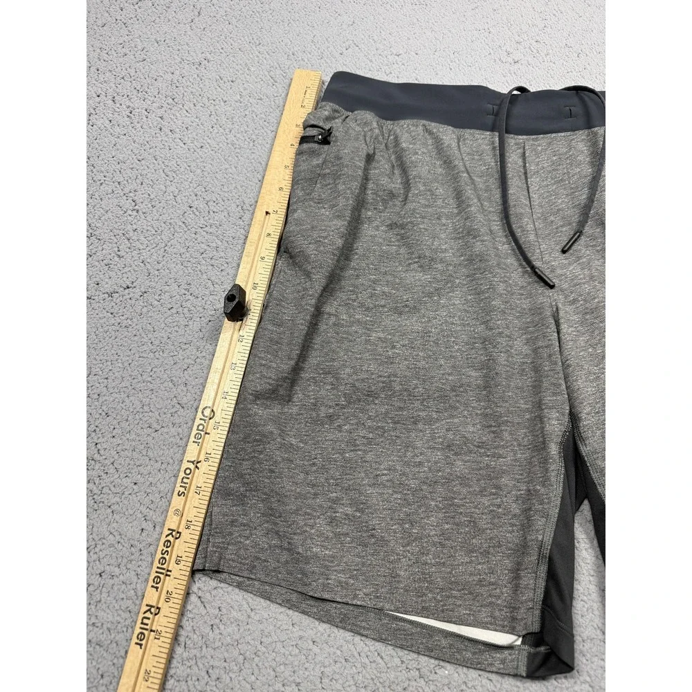 Lululemon THE Shorts Mens Large Gray Running Training 9 Inseam‎ Athletic LM7LAMS